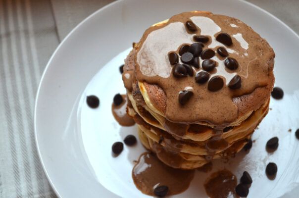 CHOCOLATE CHIP COOKIE DOUGH PROTEIN PANCAKES