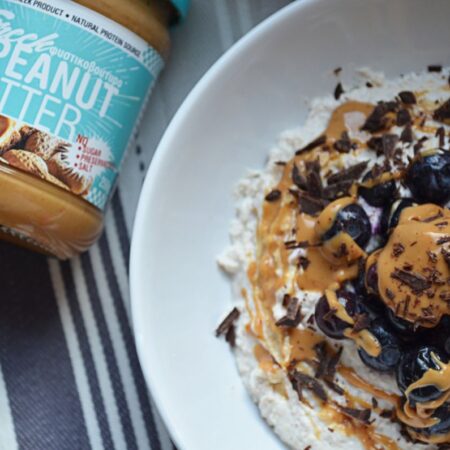 PEANUT BUTTER BLUEBERRY CHILLY OATS