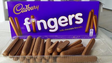 cadbury milk chocolate fingers g