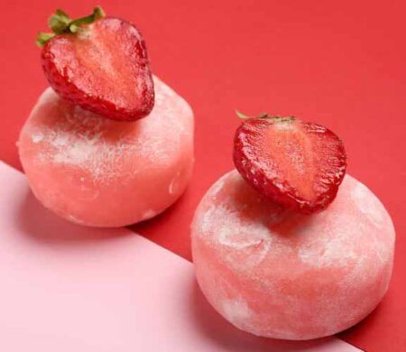 Love Love Mochi Mini Daifuku Strawberry Flavour 80gr 1